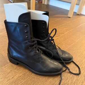 BRAND NEW Stuart weitzman ankle boots
Size 39